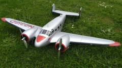 Beechcraft D18 (1,5m, E-flite)