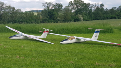 2 x Pilatus B4, 4,5m - links: Neu (Composite RC Gliders), rechts: 40 Jahre alt, frisch restauriert)
